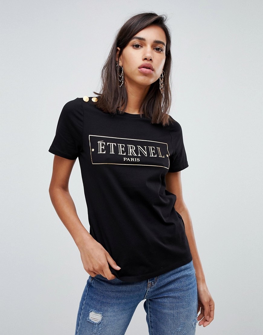 Sort t-shirt med 'eternal'-slogan og knappedetalje fra River Island