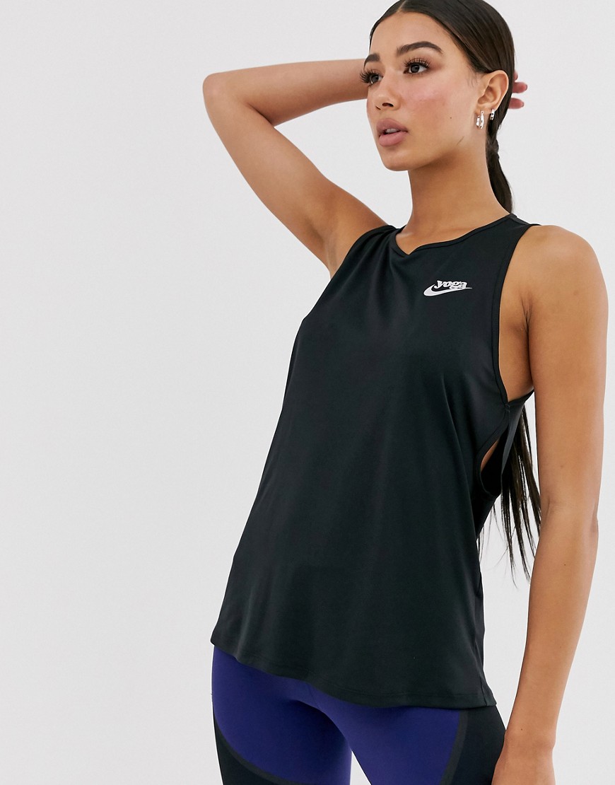 Sort yoga tanktop fra Nike