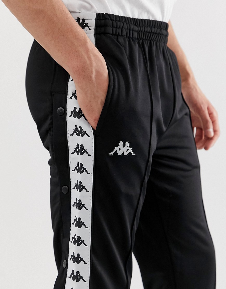 Sorte Banda Astoria joggingbukser med knappelukninger og logobånd fra Kappa
