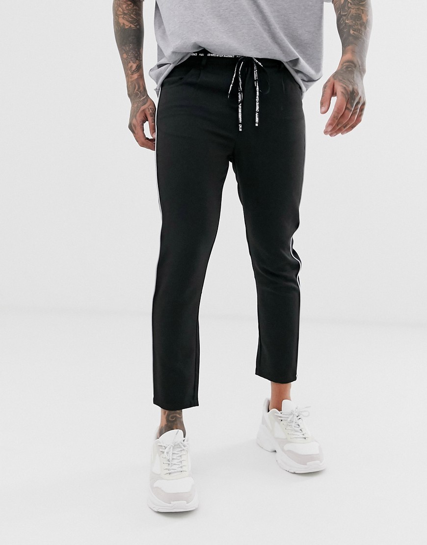 Sorte smarte bukser med taping fra The Couture Club