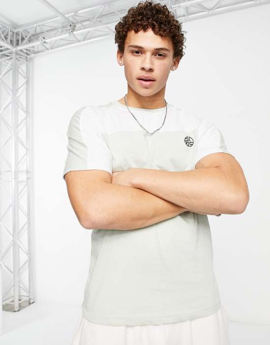 https://images.asos-media.com/products/soul-star-color-block-logo-t-shirt-in-sea-foam-green/201835699-1-green?$n_550w$&wid=550&fit=constrain
