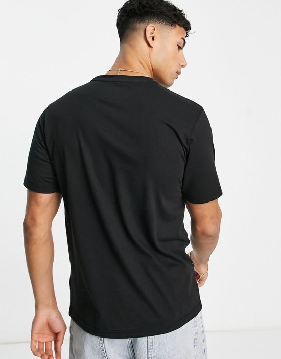 https://images.asos-media.com/products/soul-star-logo-t-shirt-in-black/201835702-2?$n_550w$&wid=550&fit=constrain