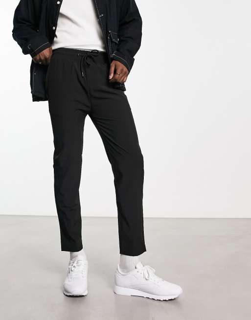 Cropped pants 2024 with sneakers