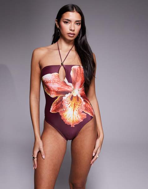 South Beach – Badeanzug in Burgunderrot mit abstraktem Blumenprint und Cut-Out - view 1