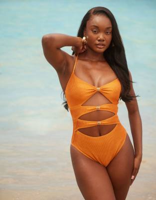 South Beach - Badeanzug in Kupfer mit Knitterstruktur, Cut-out und goldfarbenen Metalldetails-Orange