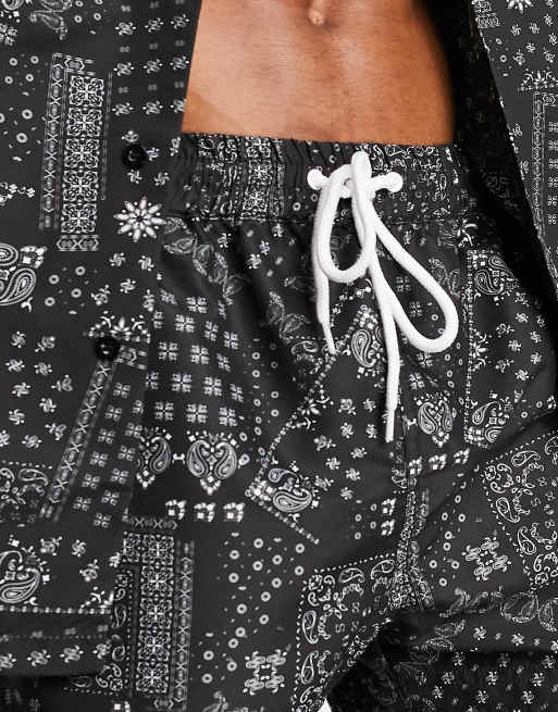 South Beach – Badeshorts in Schwarz mit Bandana-Print, Kombiteil, 2 von 4
