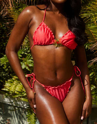 South Beach - Bikini color corallo con volant sui bordi e fiore