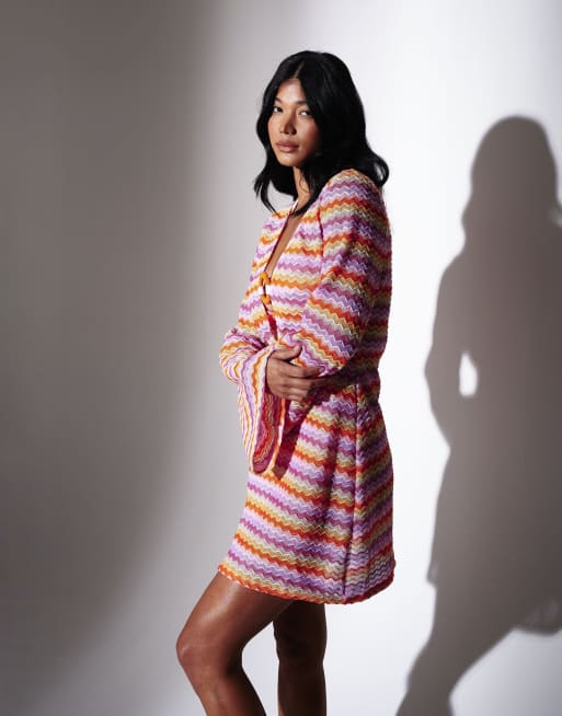 South Beach – Bunter, kurzer Häkel-Kaftan mit Chevron-Muster und Perlenbesatz, 2 von 4