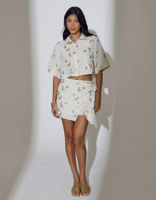 South Beach - Camicia a maniche corte color crema con ricamo floreale di paillettes, 3 di 4