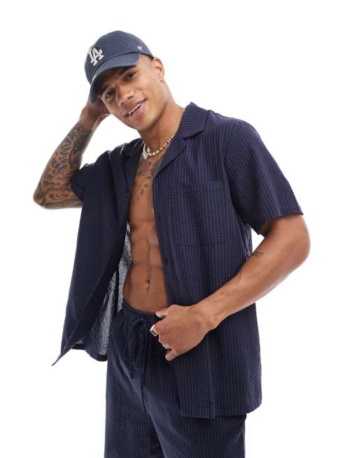 South Beach - Camicia da spiaggia in seersucker blu navy a righe tono su tono in coordinato