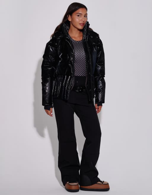 South Beach chaqueta de esquí acolchada negra con peplum plisado y cinturón, 3 de 7