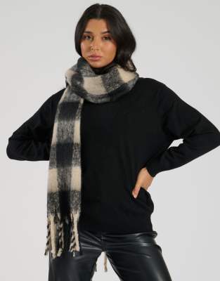 South Beach Check fluffy scarf in black