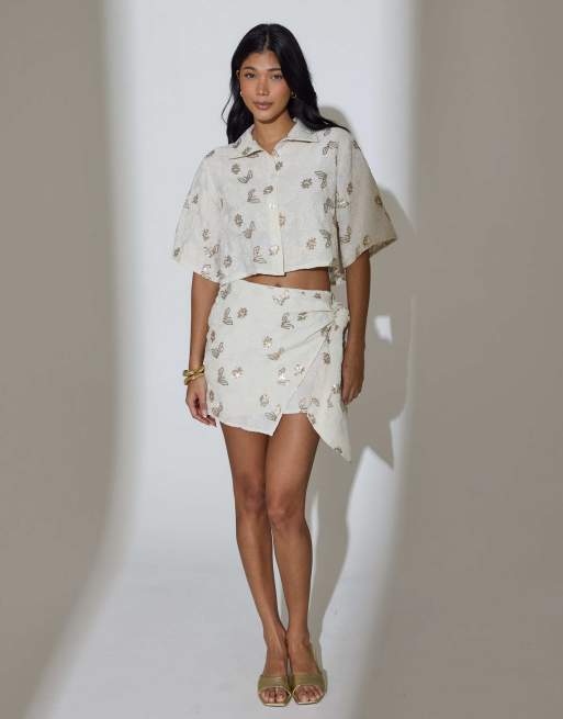 South Beach - Coordinato color crema con paillettes floreali ricamate
