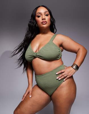 South Beach Curve - Hoch geschnittene Bikinihose mit Zebramuster in Khaki, Knitterstruktur und hohem Beinausschnitt-Grün