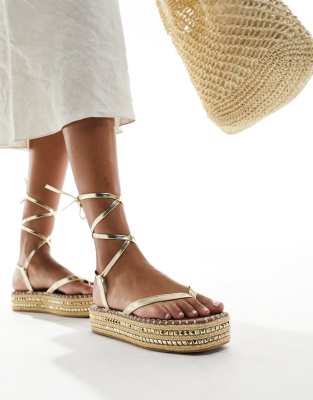 South Beach - Espadrille-Sandalen in Gold mit Nietenbesatz und flacher Plateausohle-Goldfarben