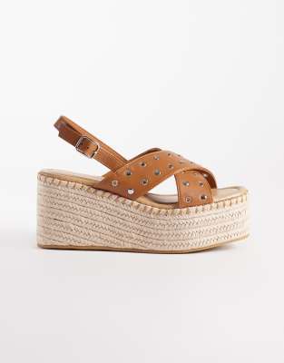 South Beach - Espadrilles-Sandalen in Braun mit Nietenbesatz und Keilabsatz-Brown