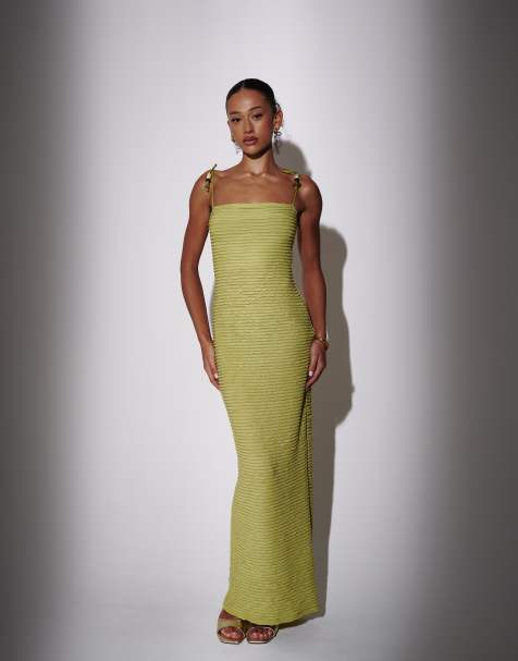 South Beach – Figurbetontes Maxikleid in Grün mit perlenbesetzten Trägern und Rüschen - view 1
