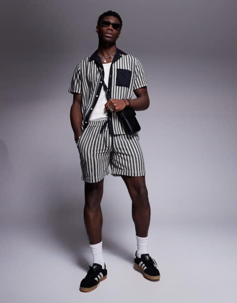 South Beach - Gebreide strandshorts met strepen in zwart, deel van co-ord set - view 1