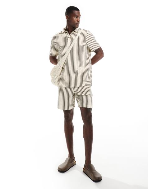 South Beach - Gestreepte strandshort van badstof in beige, deel van co-ord set - view 1