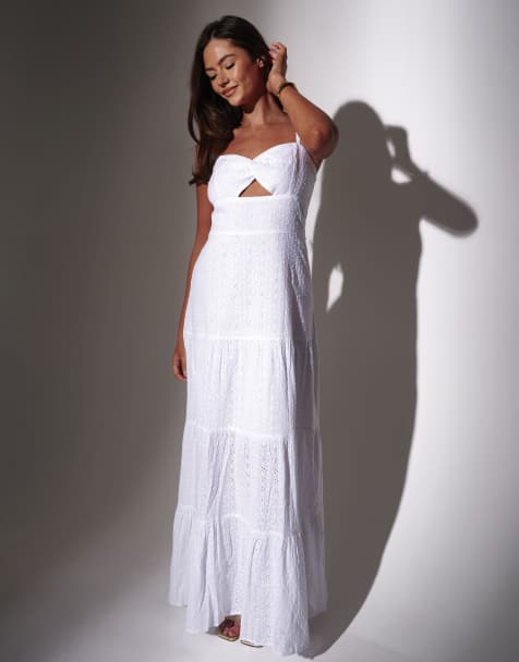 South Beach – Gestuftes Maxikleid in Weiß mit Lochstickerei und verdrehtem Detail vorne - view 1