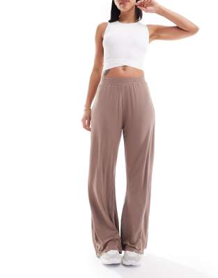 South Beach jersey wide leg trousers in dark beige-Neutral