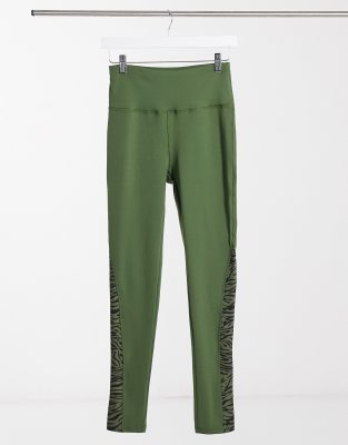 South Beach - Kakifarvede fitness-leggings med tigerstribet panel