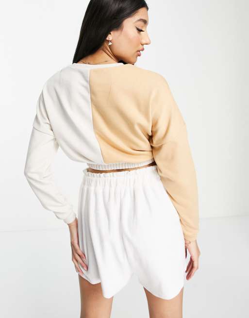 South Beach – Kastiges Sweatshirt in Sand mit geteiltem Design und kurzem Schnitt , 2 von 4