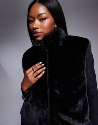 South Beach - Kunstpelz-Gilet in Schwarz
