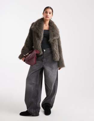 South Beach - Kurze Kunstpelzjacke in Grau mit Kragen