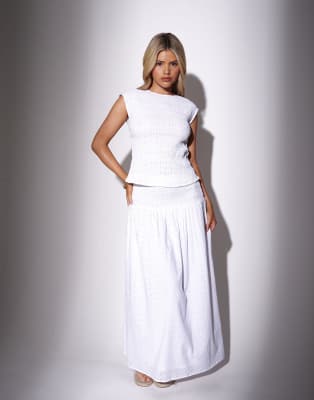 South Beach - Maxirock in Weiß mit Lochstickerei und gesmokter Taille