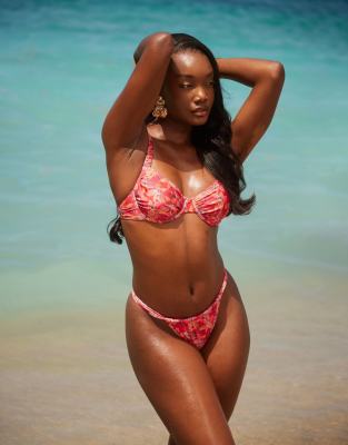 South Beach - Mix & Match - Bikini rosso con fiori tropicali e dettaglio in metallo color oro