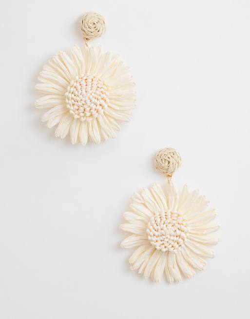 South Beach - Orecchini pendenti color crema con fiore testurizzato
