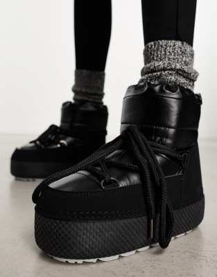 padded snow boots in black