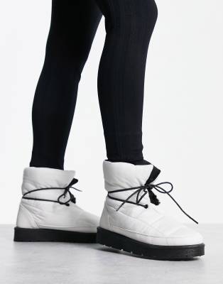 padded snow boots in white