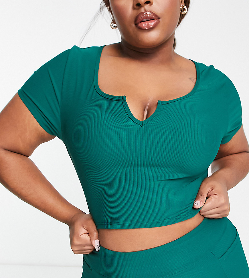 South Beach Plus cap sleeve crop top in forest green