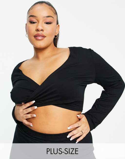 South Beach Plus - Crop top met lange mouwen en overslag in zwart 