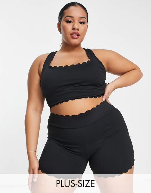 South Beach Plus - Sorte leggingshorts i polyester med muslingekant