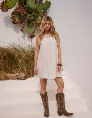 Robe courte et fluide avec perles - Blanc 40