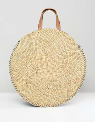 round straw tote