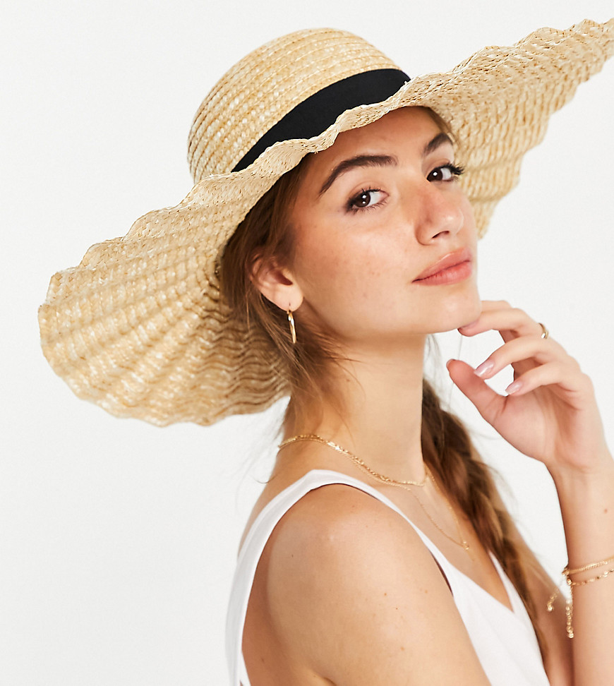 South Beach Scalloped Edge Hat In Natural Straw-neutral