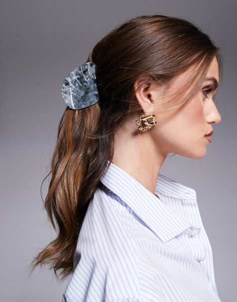 South Beach shell hair claw clip in black resin - view 1