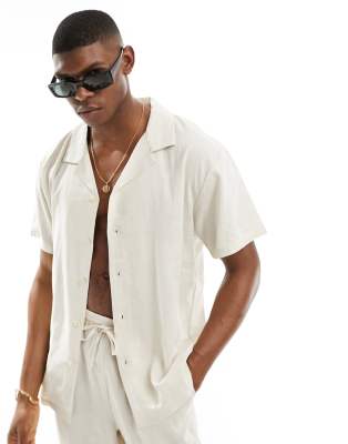 short sleeve linen blend beach shirt in sand-Neutral