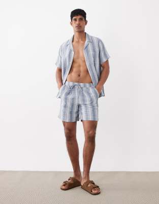 Strand-Shorts aus Häkelstrick in Blau gestreift Blau M