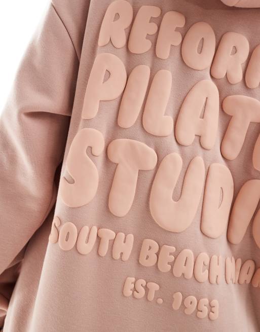 South Beach - Sweat à capuche à imprimé Reformer dans le dos - Rose, 3 de 4