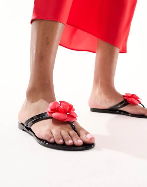 South Beach Teenslippers in zwart met rode bloem ASOS