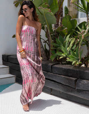 South Beach - Trägerloses Maxikleid aus Satin in Rosa