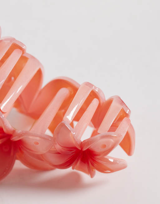 South Beach triple flower hair claw clip in pink, 2 of 3