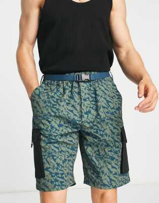 South Beach utility pocket shorts in camo print-Green