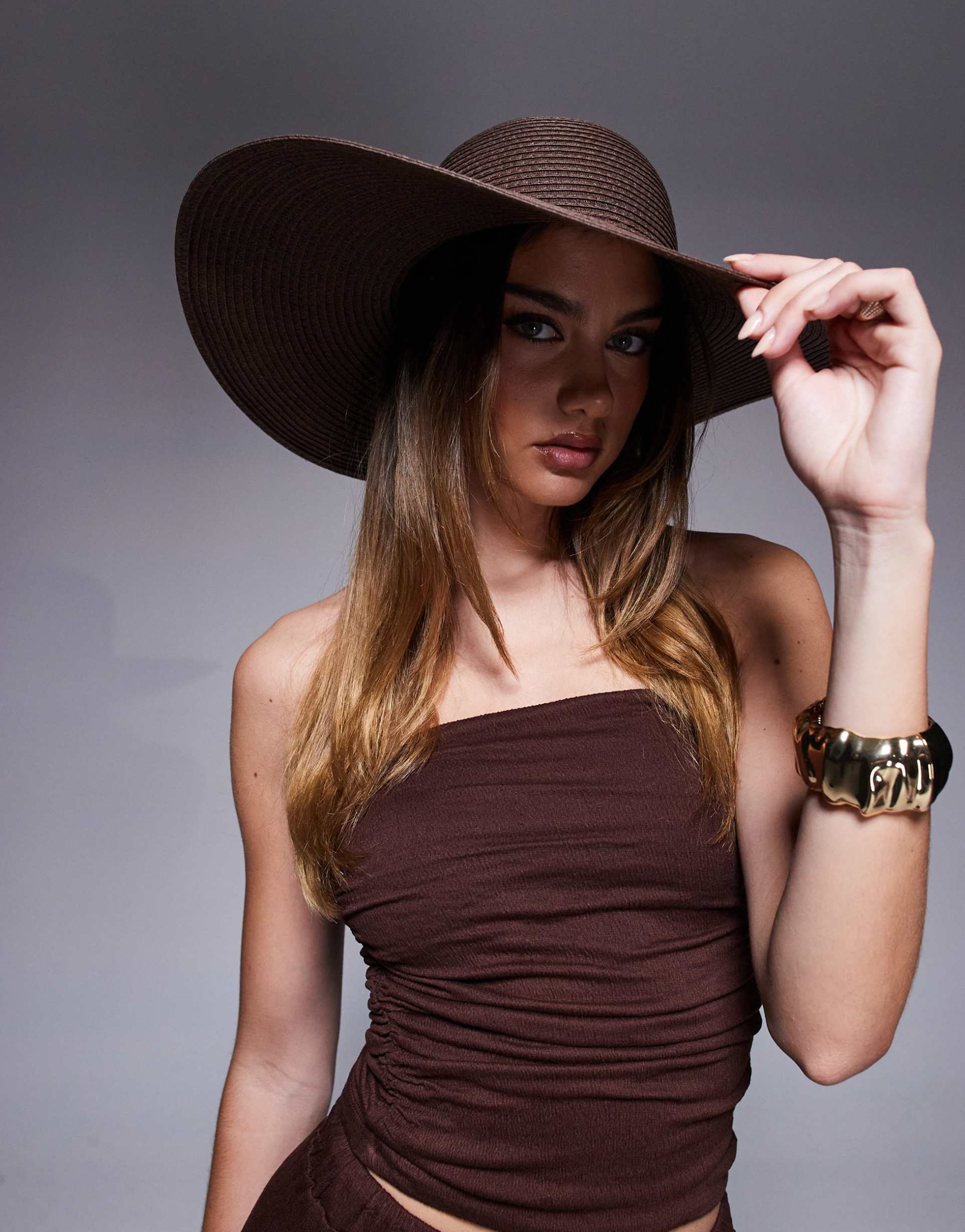 south beach wide brim floppy hat in chocolate brown