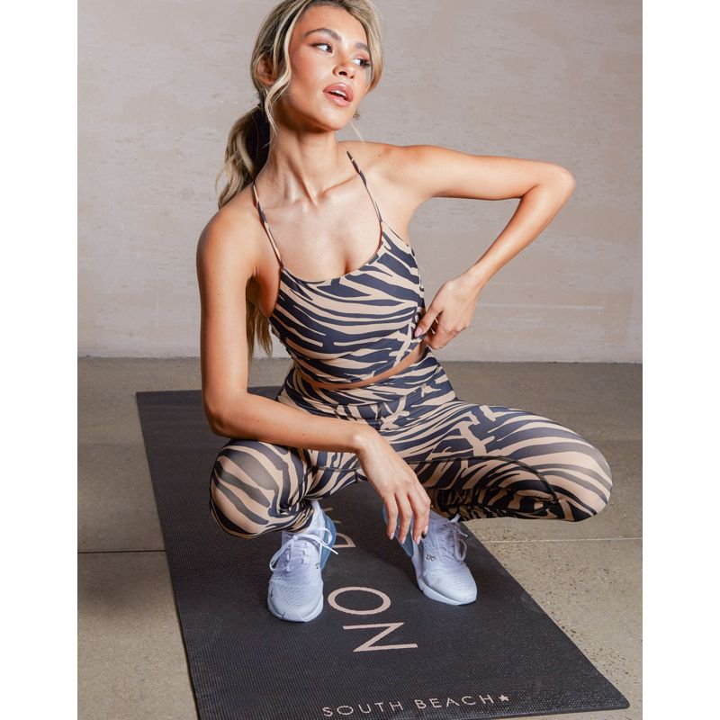 South Beach x Joanna Chimonides - Reggiseno sportivo taglio lungo zebrato con spalline sottili e sostegno leggero 